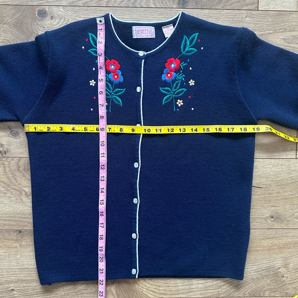 Vintage Ashley Floral Embroidered Cardigan | Iridescent Buttons | Size Small — image 3 of 8